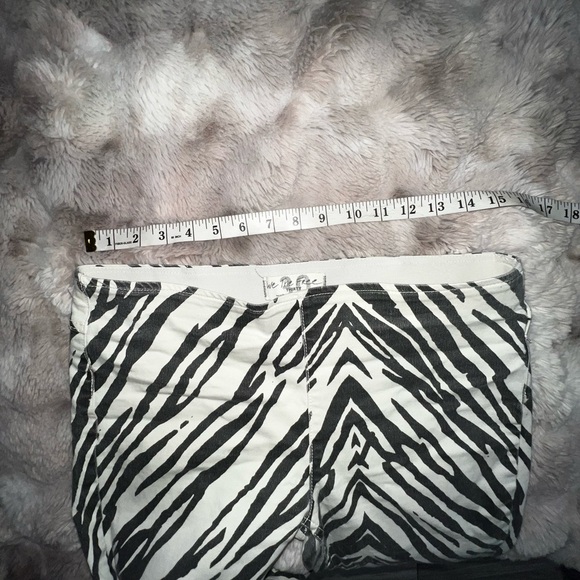 FREE PEOPLE Pull on Zebra Pants 30 - Picture 11 of 17